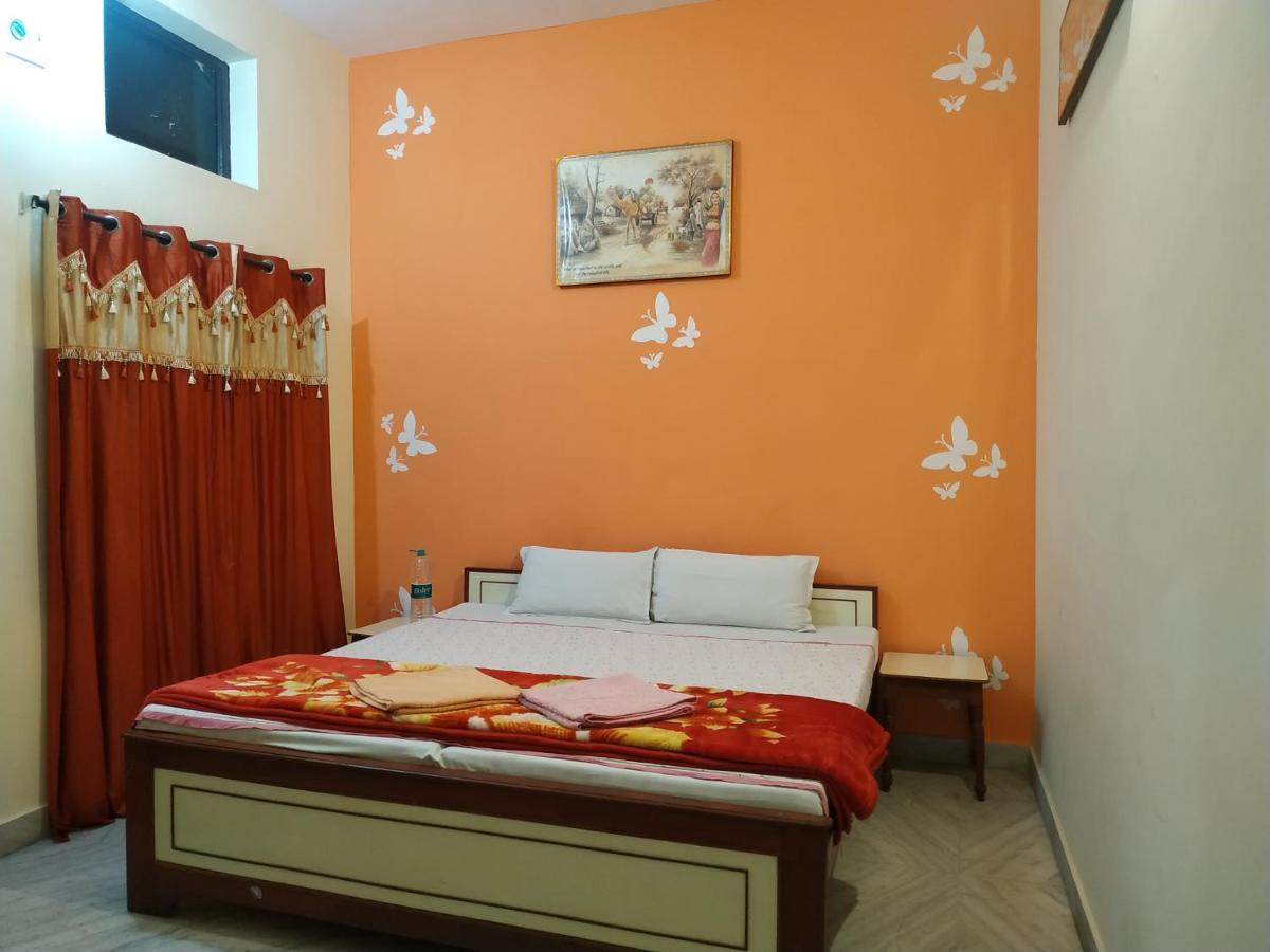 เกศวะ พาเลซ Bed & Breakfast พุชการ์ ภายนอก รูปภาพ