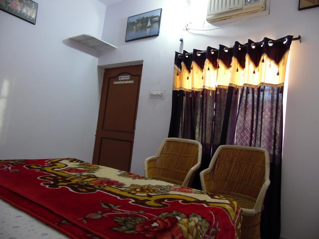 เกศวะ พาเลซ Bed & Breakfast พุชการ์ ห้อง รูปภาพ
