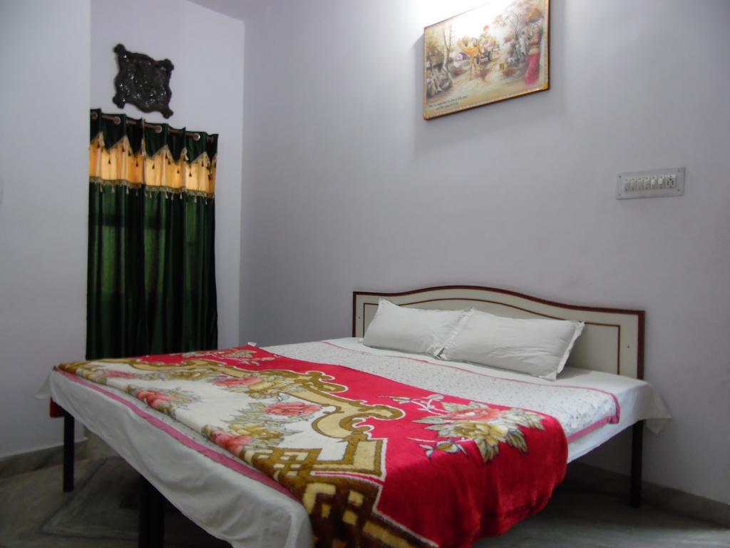 เกศวะ พาเลซ Bed & Breakfast พุชการ์ ภายนอก รูปภาพ