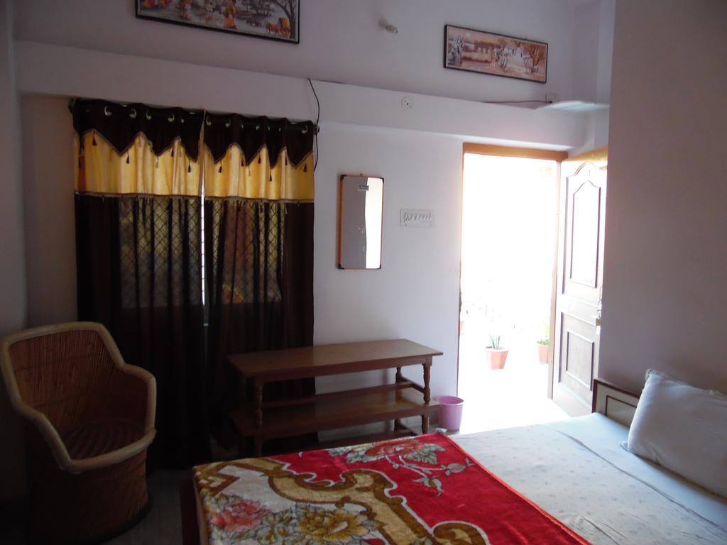 เกศวะ พาเลซ Bed & Breakfast พุชการ์ ภายนอก รูปภาพ
