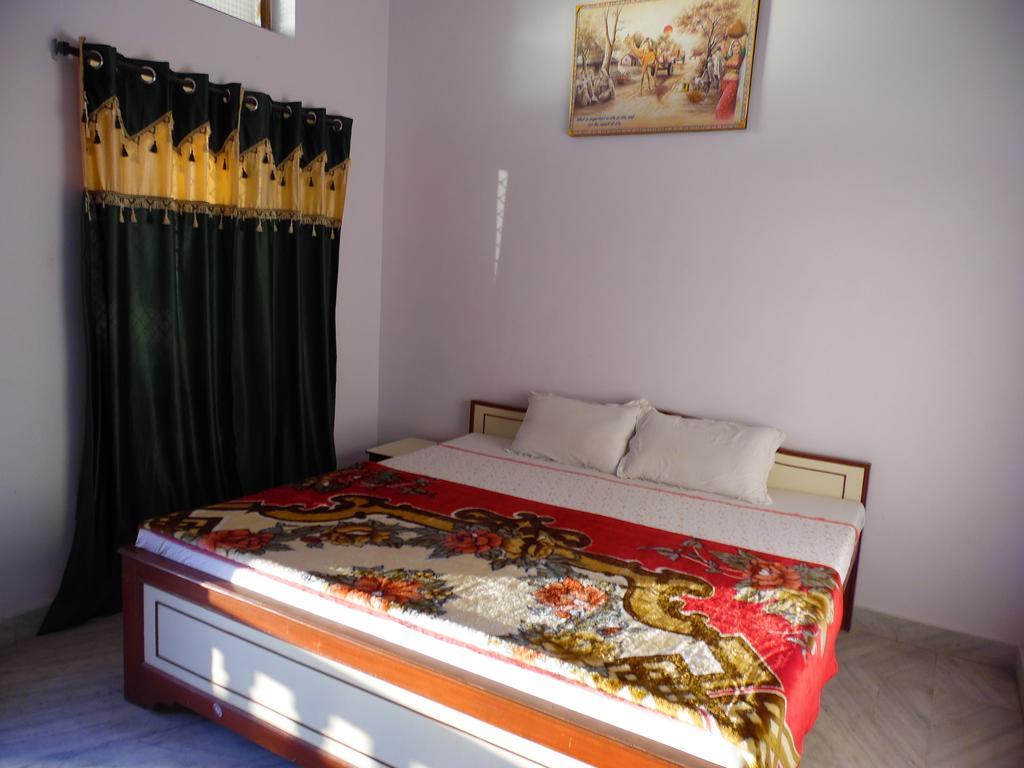 เกศวะ พาเลซ Bed & Breakfast พุชการ์ ภายนอก รูปภาพ