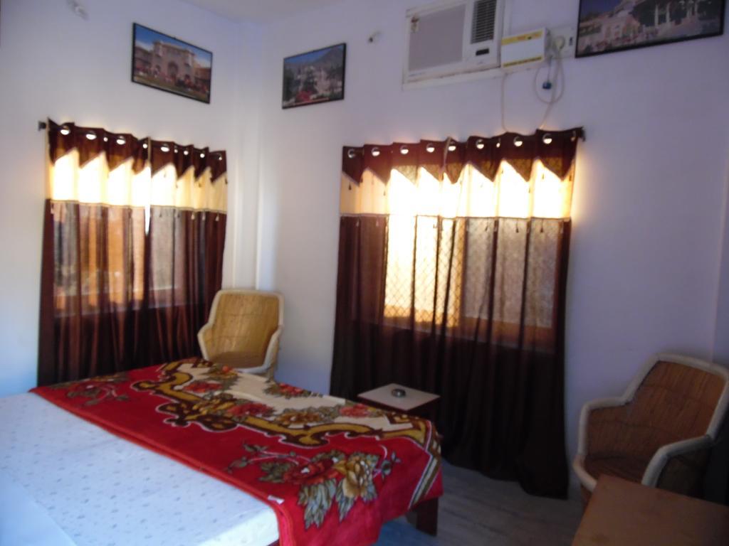 เกศวะ พาเลซ Bed & Breakfast พุชการ์ ภายนอก รูปภาพ