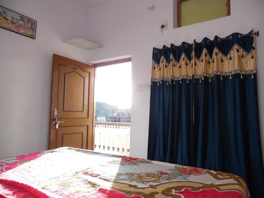 เกศวะ พาเลซ Bed & Breakfast พุชการ์ ภายนอก รูปภาพ