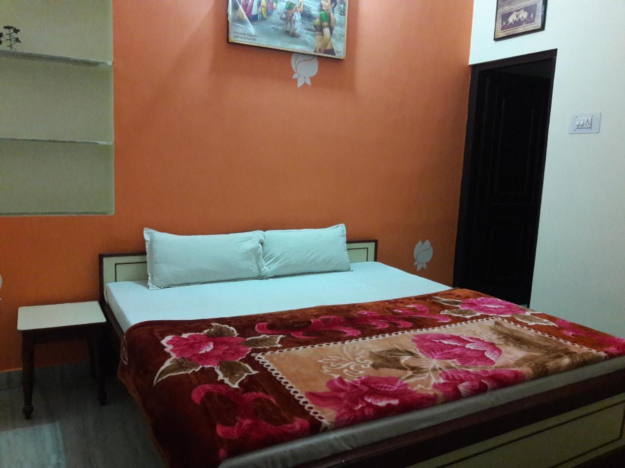 เกศวะ พาเลซ Bed & Breakfast พุชการ์ ภายนอก รูปภาพ