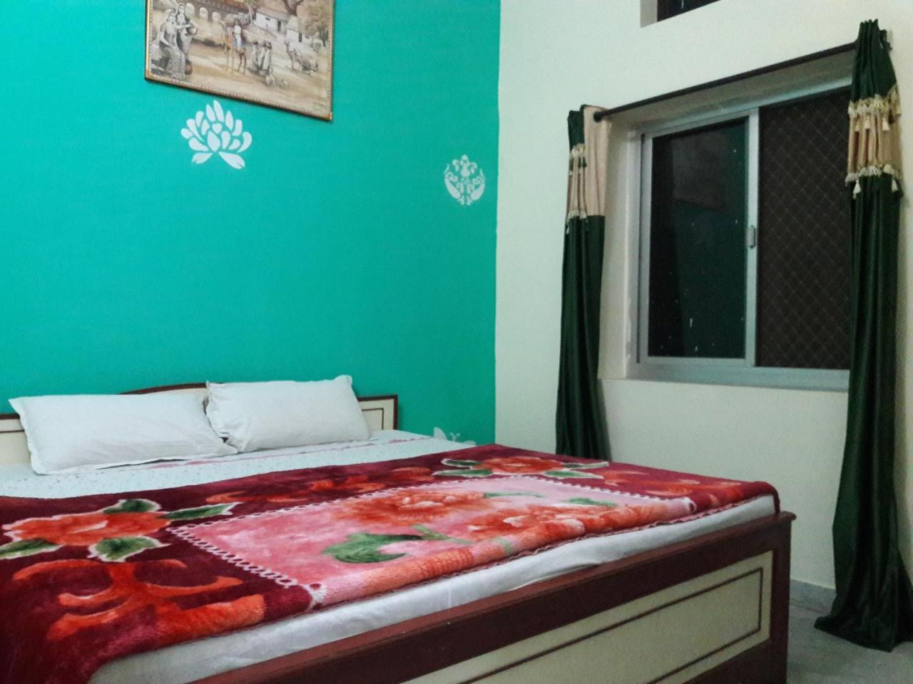 เกศวะ พาเลซ Bed & Breakfast พุชการ์ ภายนอก รูปภาพ