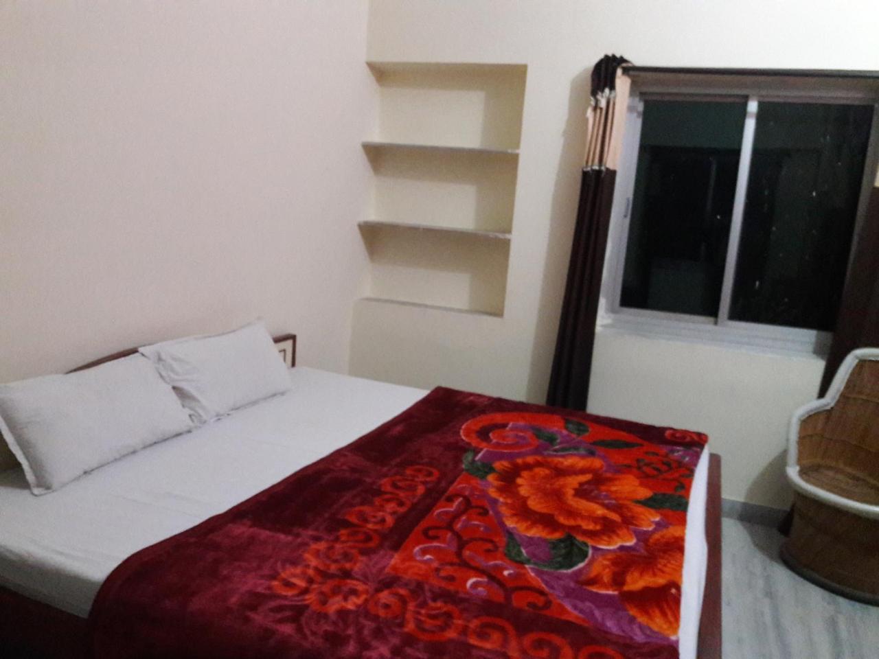 เกศวะ พาเลซ Bed & Breakfast พุชการ์ ภายนอก รูปภาพ