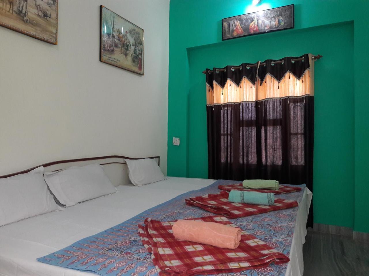 เกศวะ พาเลซ Bed & Breakfast พุชการ์ ภายนอก รูปภาพ