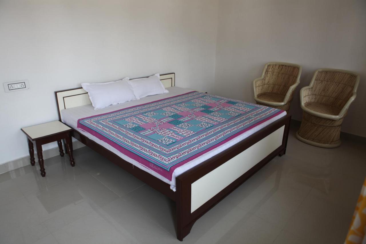 เกศวะ พาเลซ Bed & Breakfast พุชการ์ ภายนอก รูปภาพ