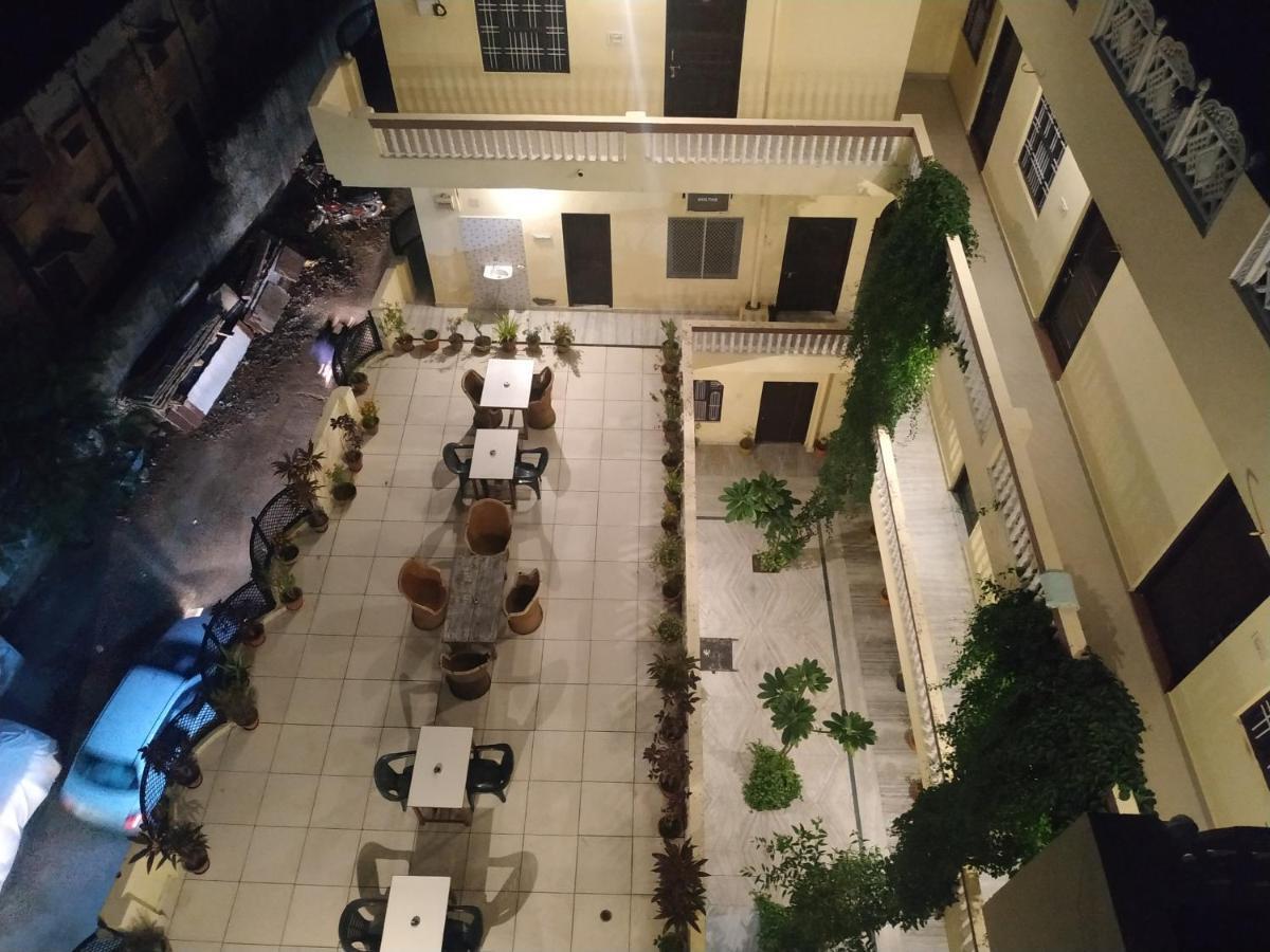 เกศวะ พาเลซ Bed & Breakfast พุชการ์ ภายนอก รูปภาพ